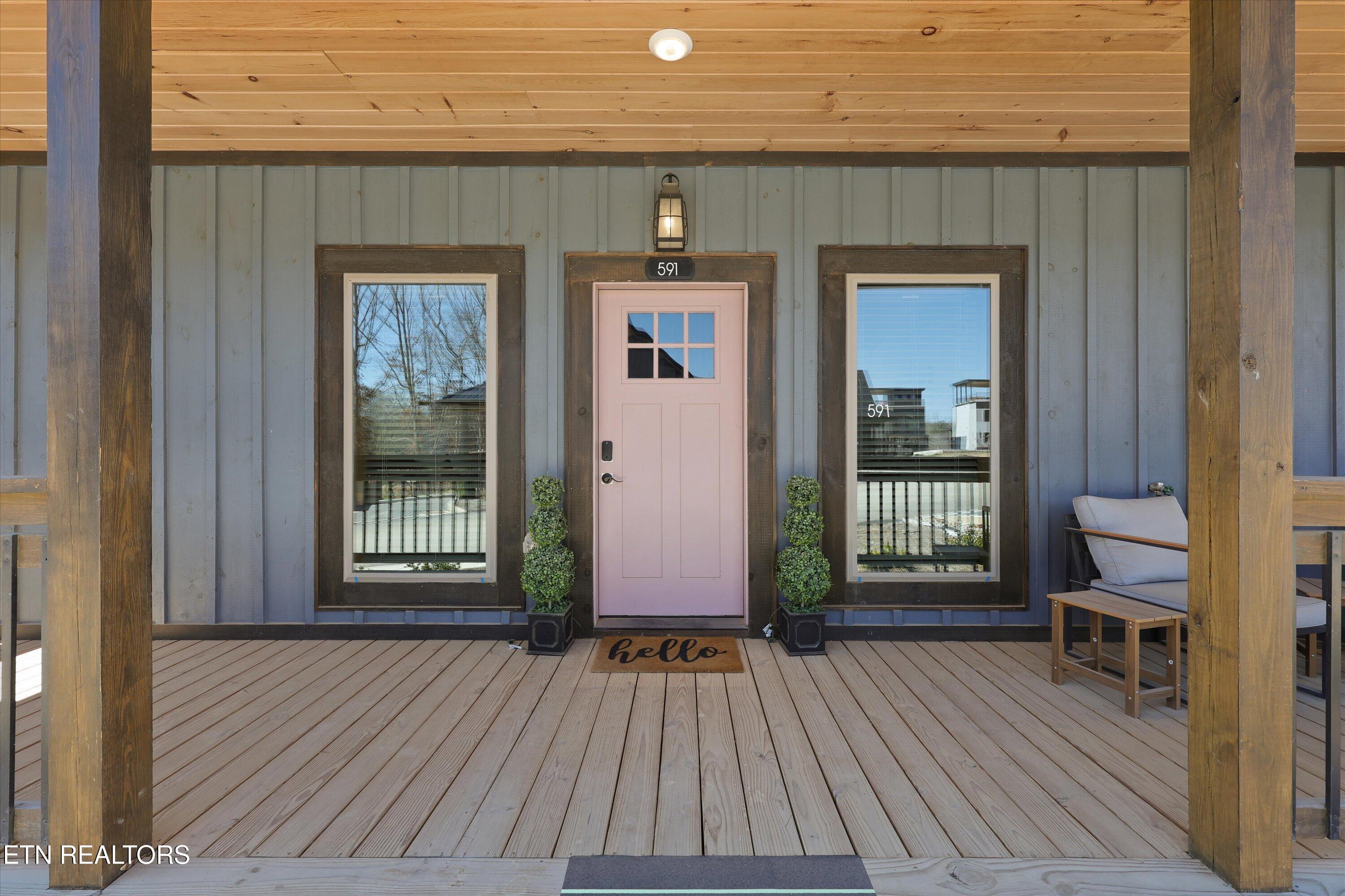 591 Warbonnet Way Pigeon Forge, TN 37863 - Photo 6 of 44 Expansive Front Entry