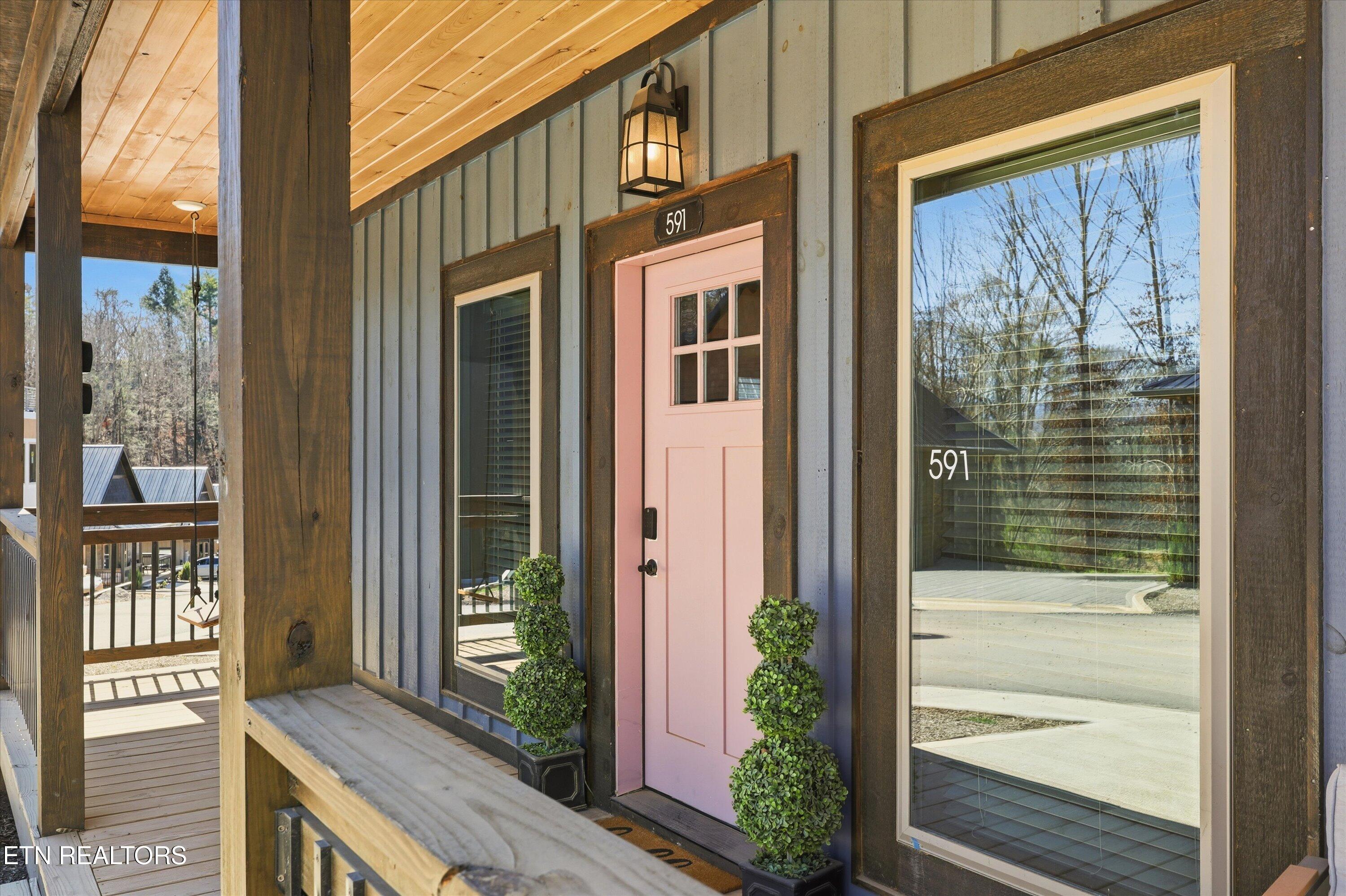 591 Warbonnet Way Pigeon Forge, TN 37863 - Photo 9 of 44 Expansive Front Covered-Porch