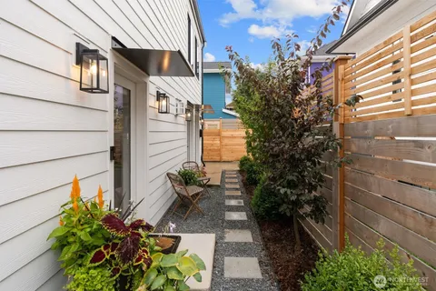 $698,000 | 128 28th Avenue, Unit B, Seattle, WA 98122