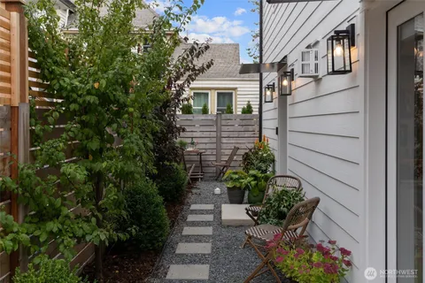$698,000 | 128 28th Avenue, Unit B, Seattle, WA 98122