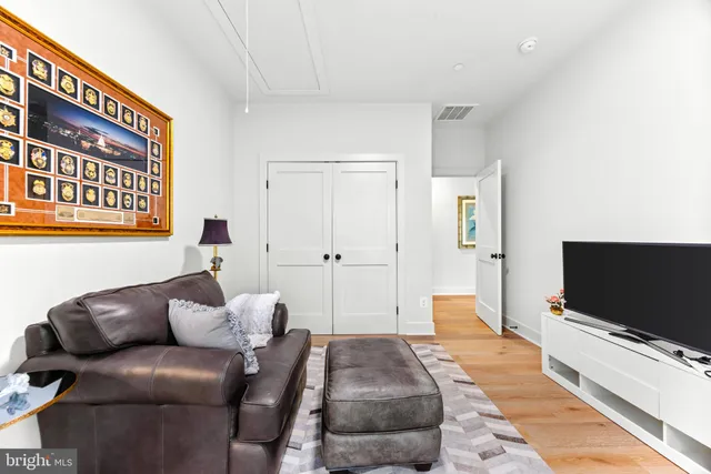 $3,795,000 | 90 East Lake Drive, Annapolis, MD 21403