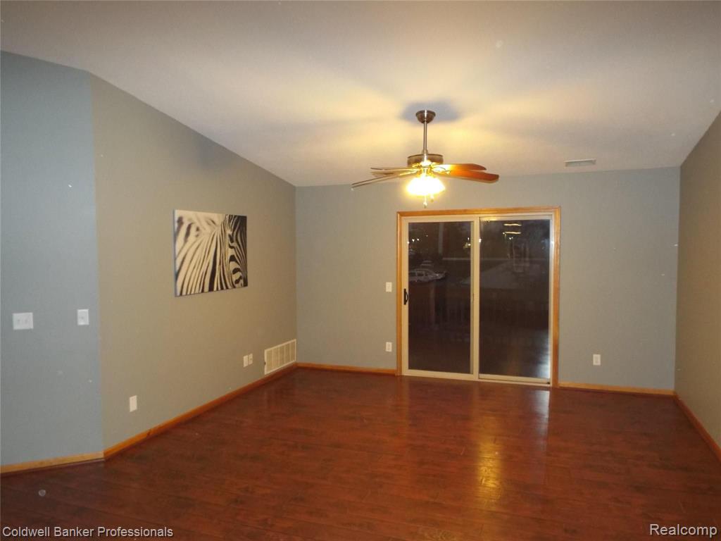 45820 Prairiegrass, Unit 8 Belleville, MI 48111 - Photo 6 of 29