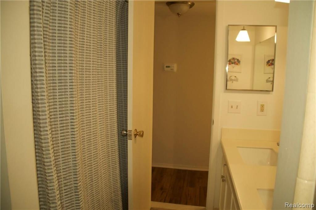1885 Meadow Dale Court Rochester Hills, MI 48309 - Photo 9 of 22