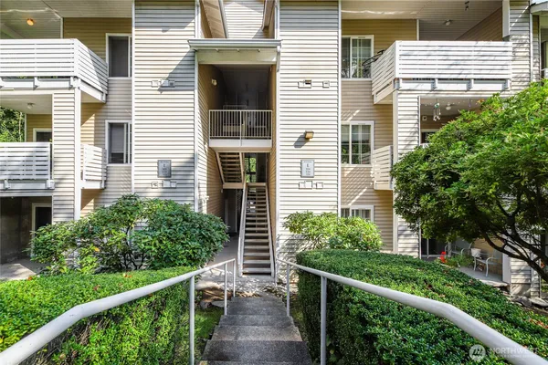 $259,950 | 801 Rainier Avenue North, Unit E325, Renton, WA 98057