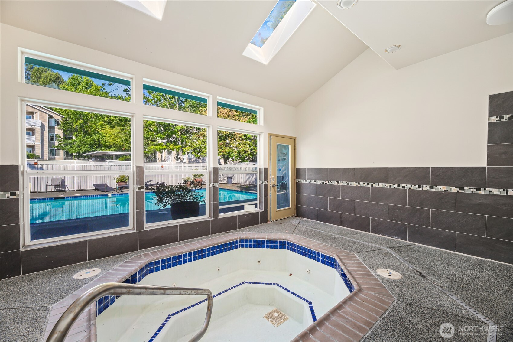 801 Rainier Avenue North, Unit E325 Renton, WA 98057 - Photo 12 of 14