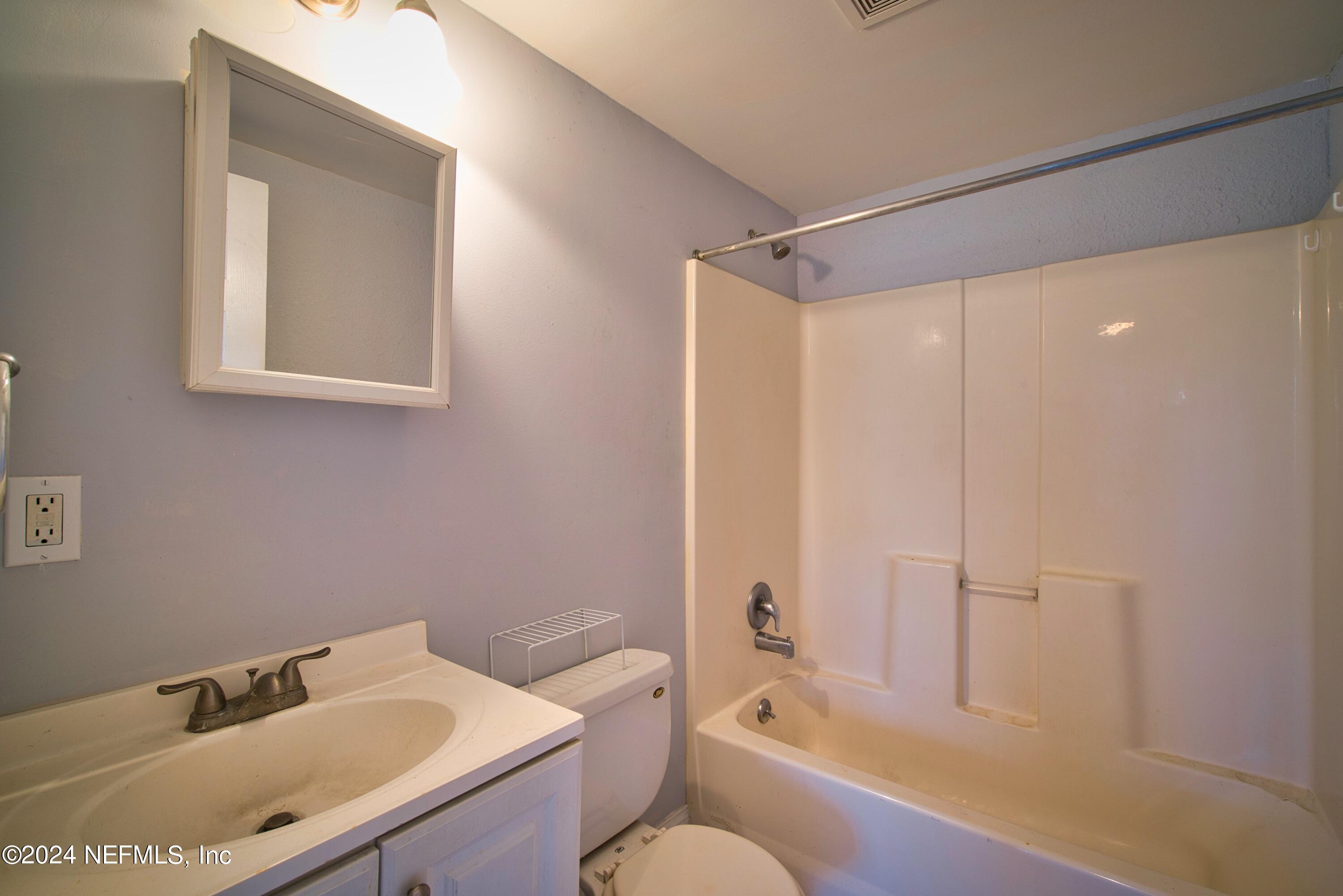 2036 Inwood Terrace, Unit B Jacksonville, FL 32207 - Photo 33 of 38 JAXREP_2036_Inwood_Terr_Unit_B_14