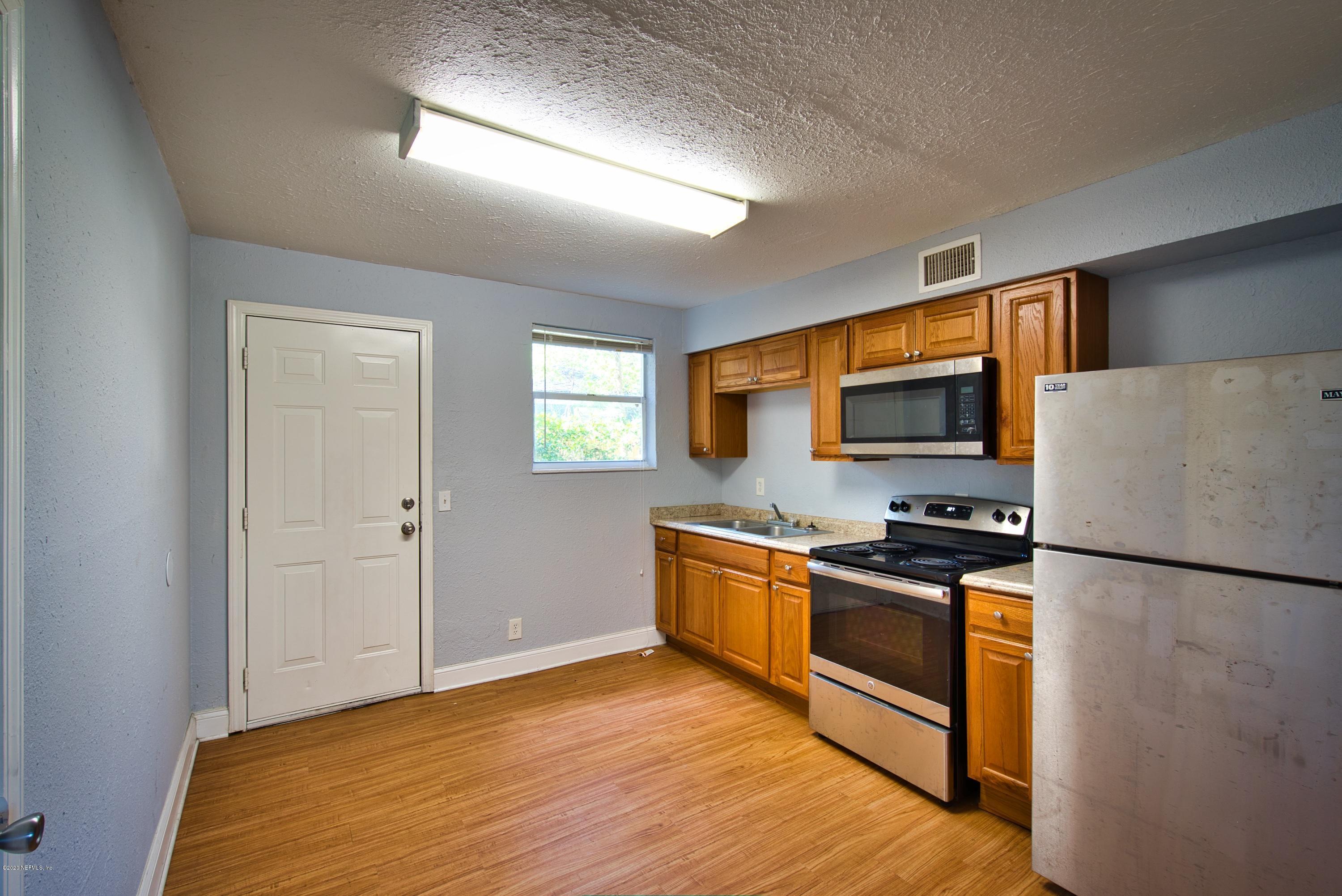 2036 Inwood Terrace, Unit B Jacksonville, FL 32207 - Photo 7 of 38 JAXREP_2036_Inwood_Terr_Unit_B_7