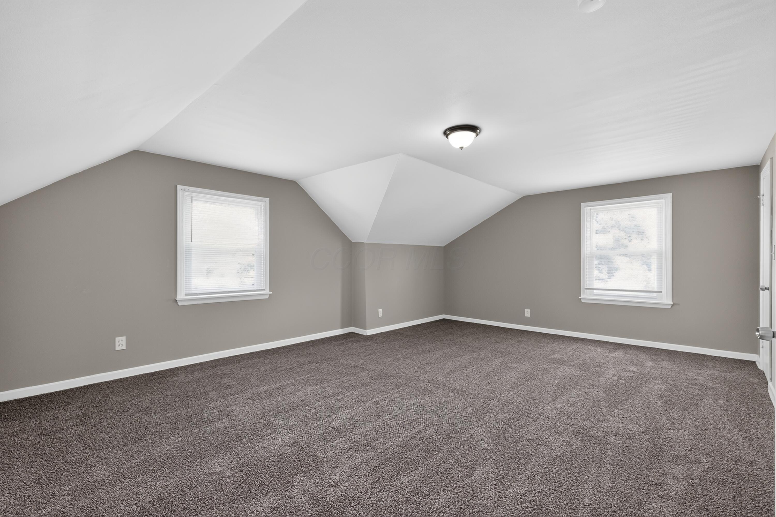 636 South Ashburton Road Columbus, OH 43213 - Photo 19 of 32 21_636_S_Ashburton_Rd-Bedroom-n-12