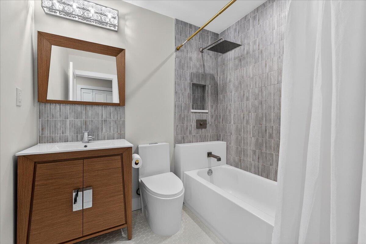 517 Pelzer Drive Mount Pleasant, SC 29464 - Photo 30 of 50 Hall bath