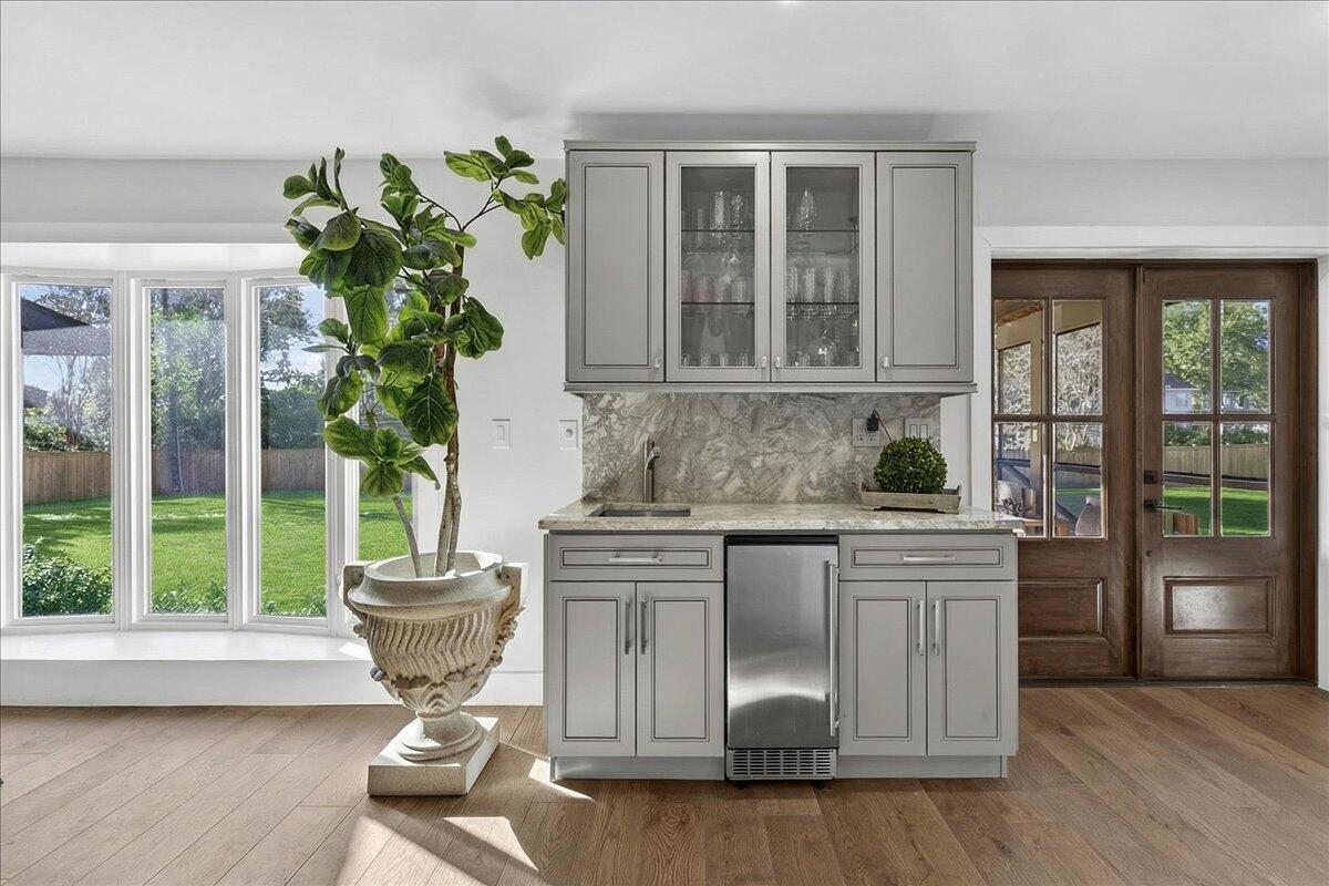 517 Pelzer Drive Mount Pleasant, SC 29464 - Photo 10 of 50 Wet bar