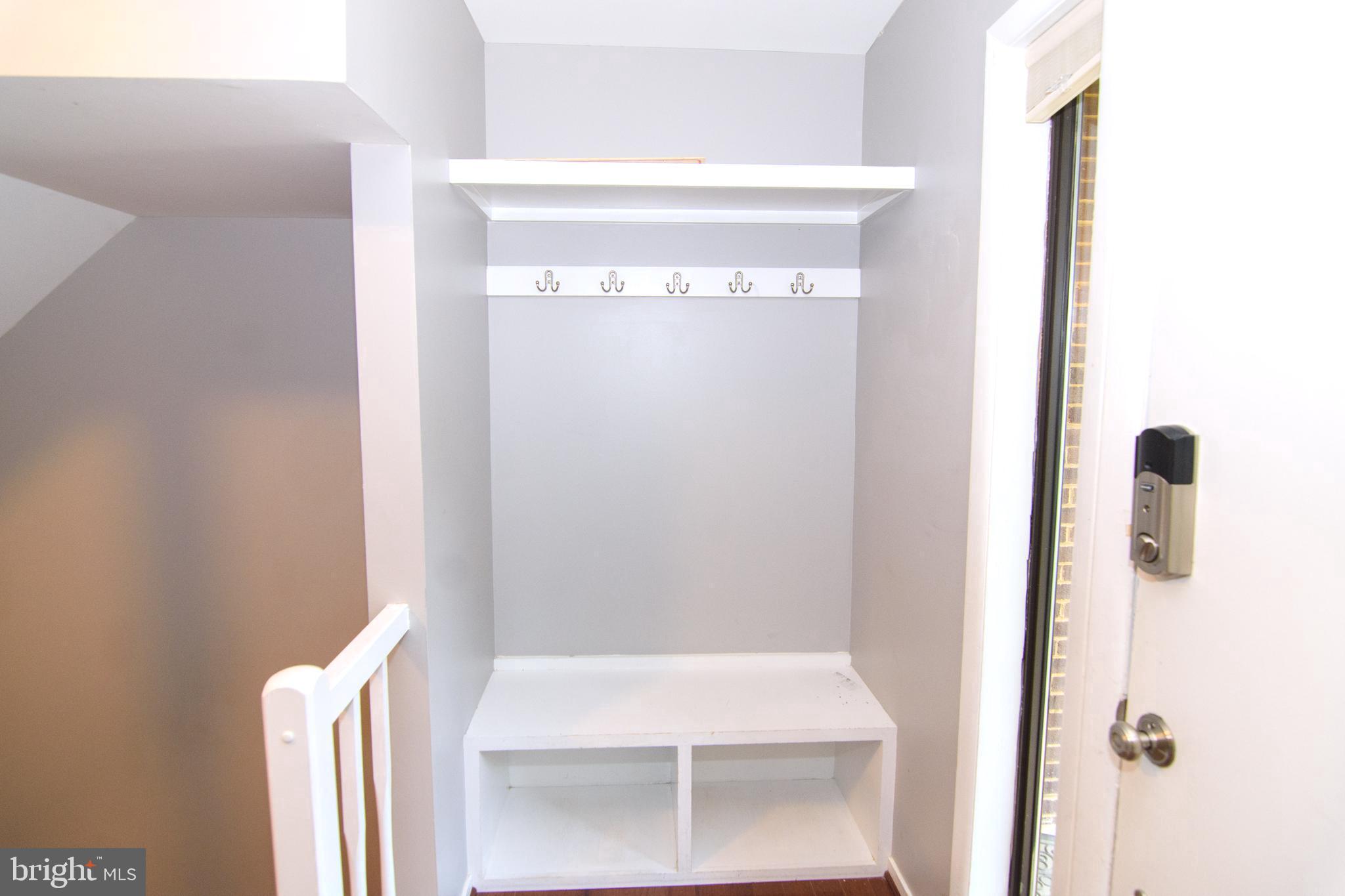 2007 Winged Foot Court Reston, VA 20191 - Photo 14 of 50 Coat Nook