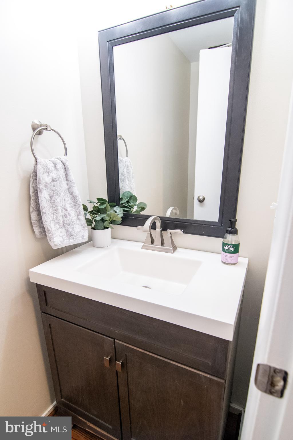 2007 Winged Foot Court Reston, VA 20191 - Photo 16 of 50 Main level half bath