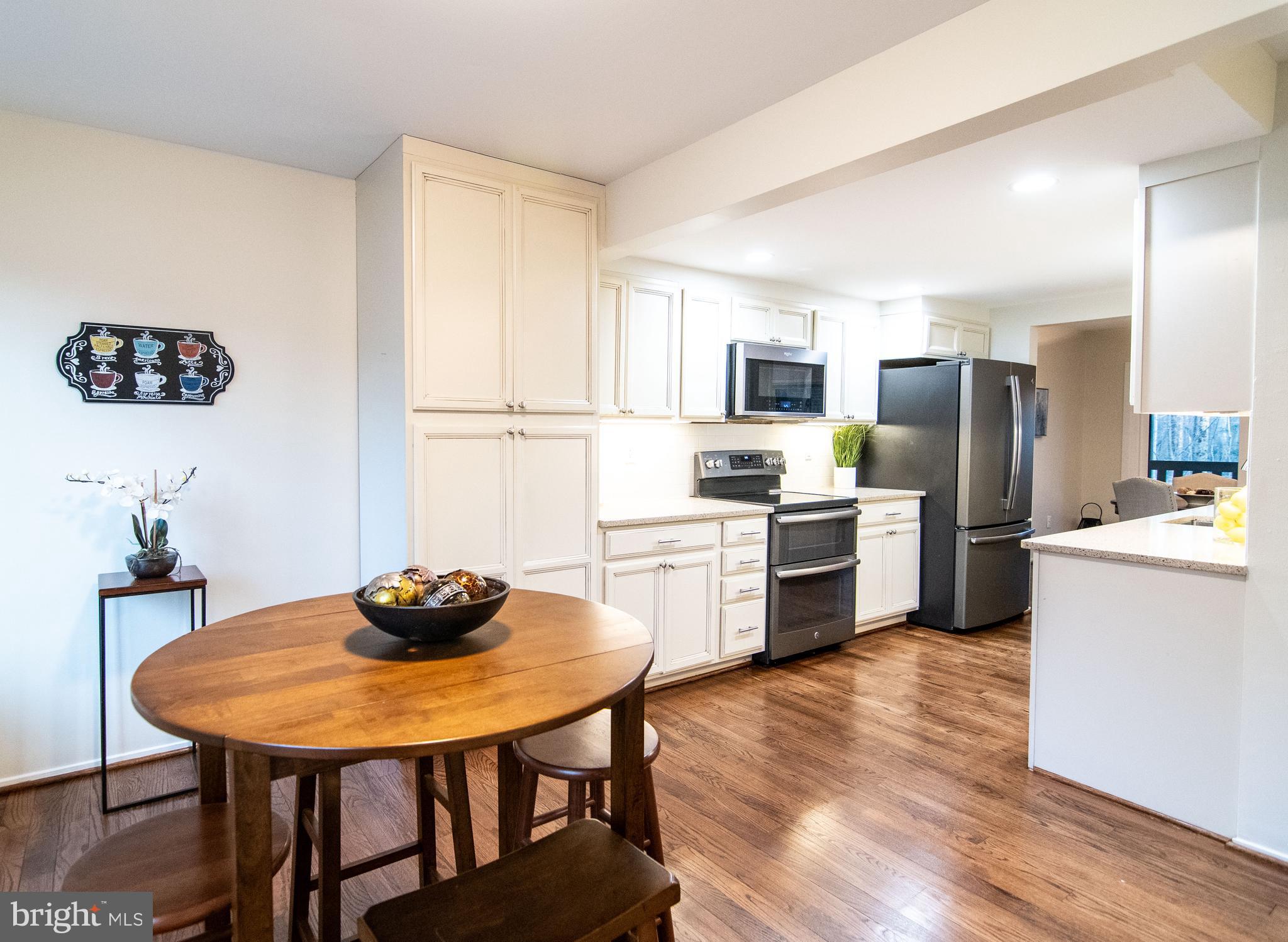2007 Winged Foot Court Reston, VA 20191 - Photo 3 of 50 Updated eat-in gourmet kitchen