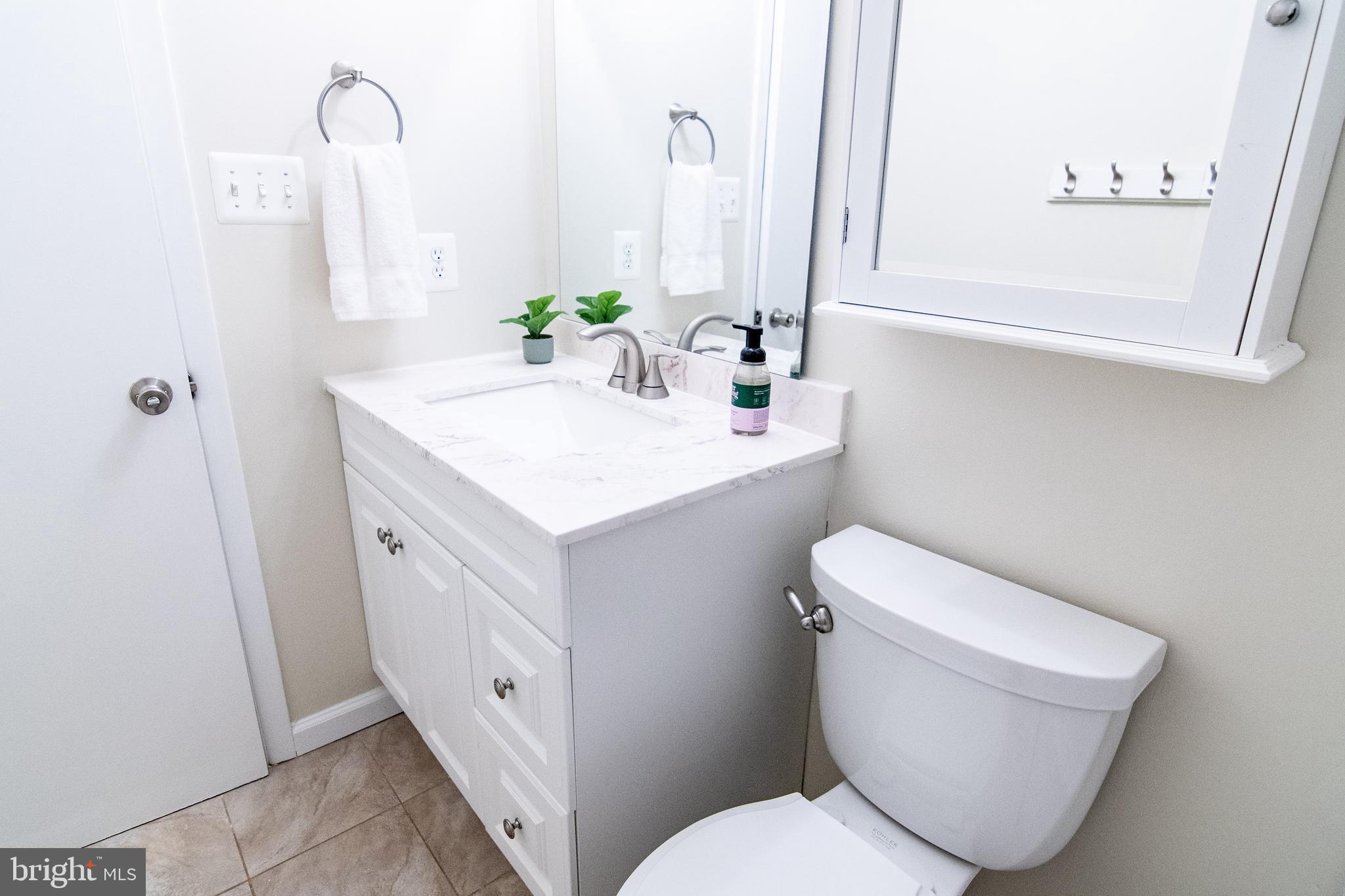 2007 Winged Foot Court Reston, VA 20191 - Photo 33 of 50 Upper Hall Bath