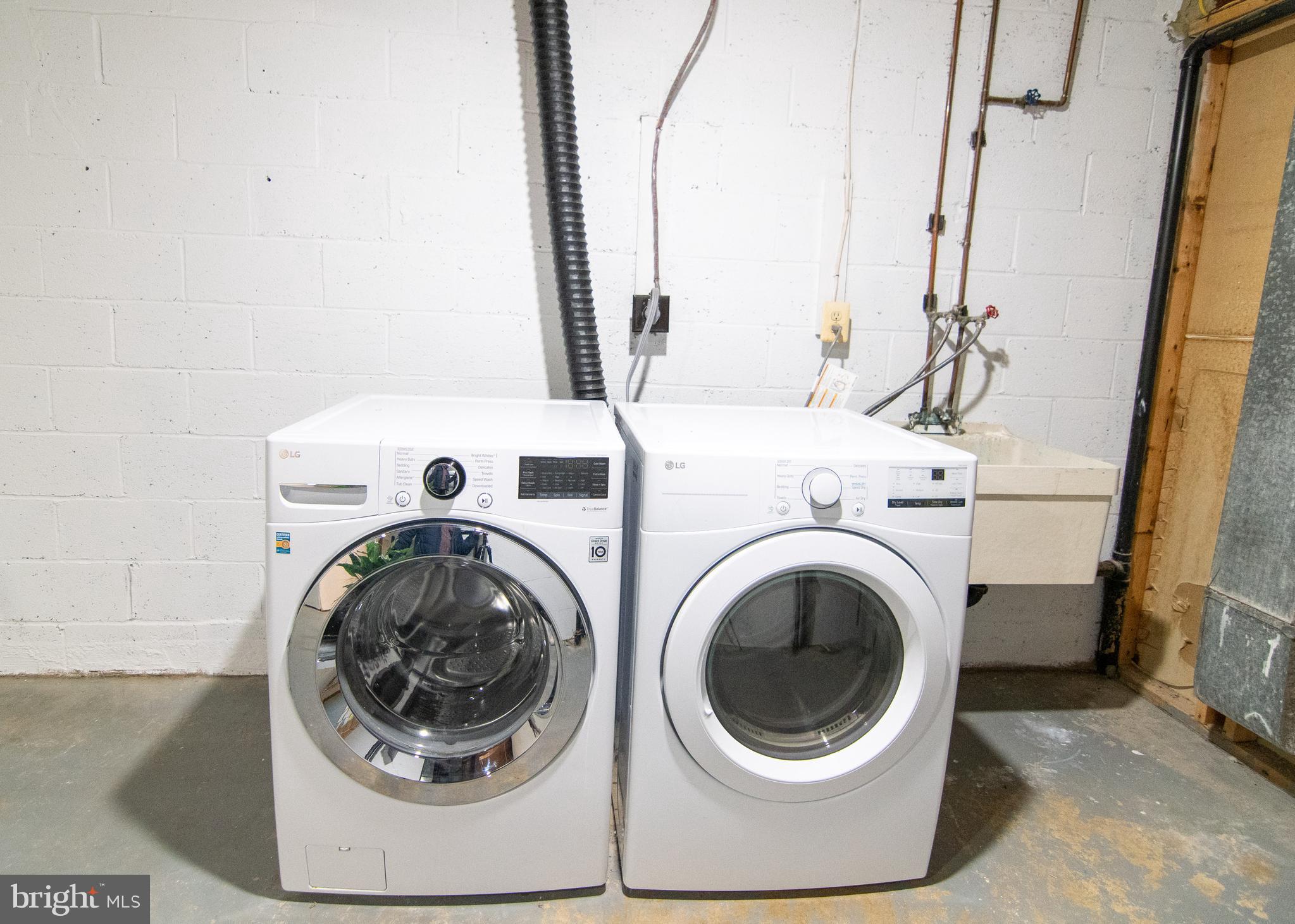 2007 Winged Foot Court Reston, VA 20191 - Photo 40 of 50 Newer Washer and Dryer with sink