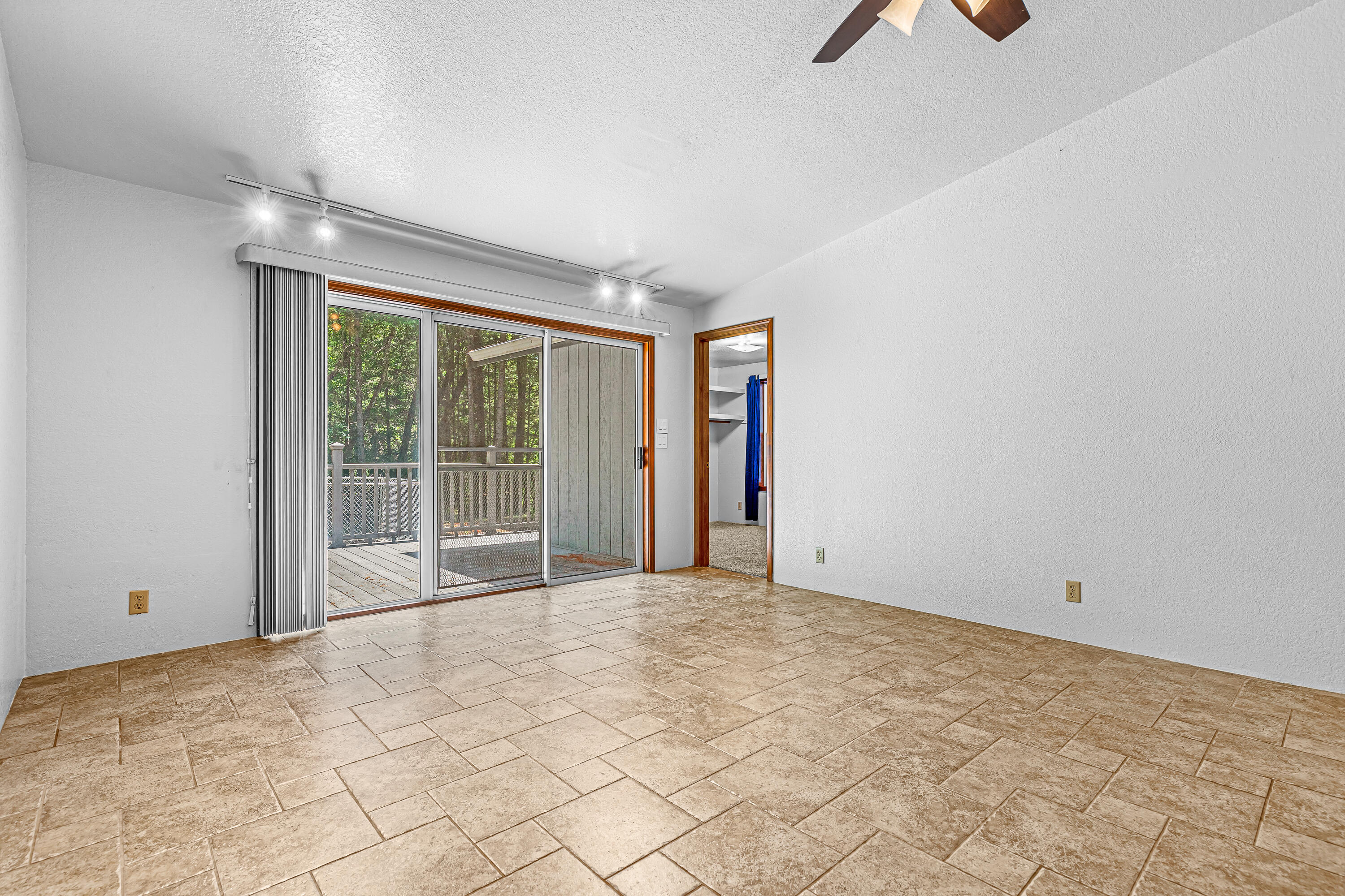 311 Peco Road Grants Pass, OR 97526 - Photo 28 of 67 9R9A1439