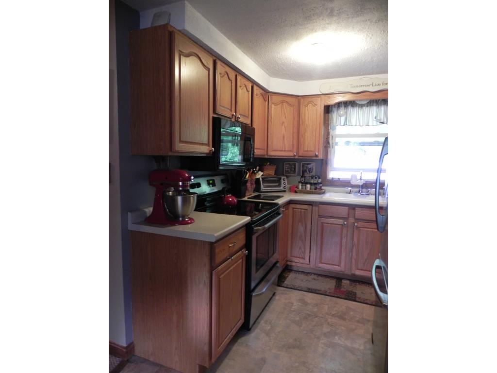 3 Burlington Road Nashua, NH 03062 - Photo 4 of 19