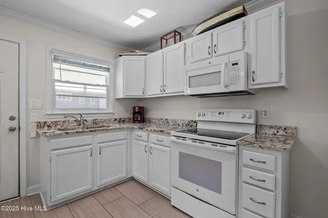 $1,300 | 182 Lewistown Road, Unit 2, Beaufort, NC 28516