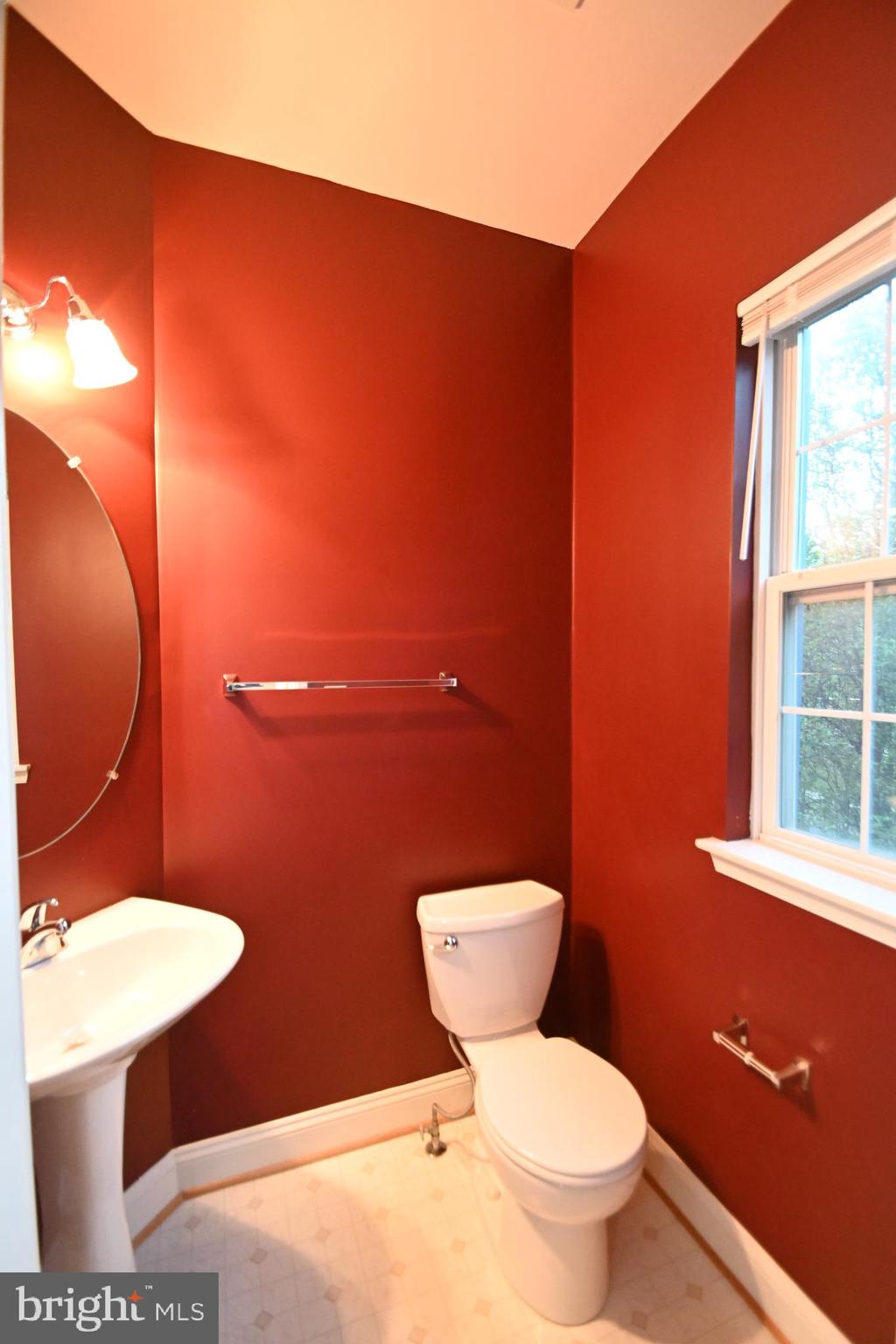 2133 Clark Place Silver Spring, MD 20910 - Photo 7 of 19 1ST FLOOR 1/2 BATH CLICK TO VIEW