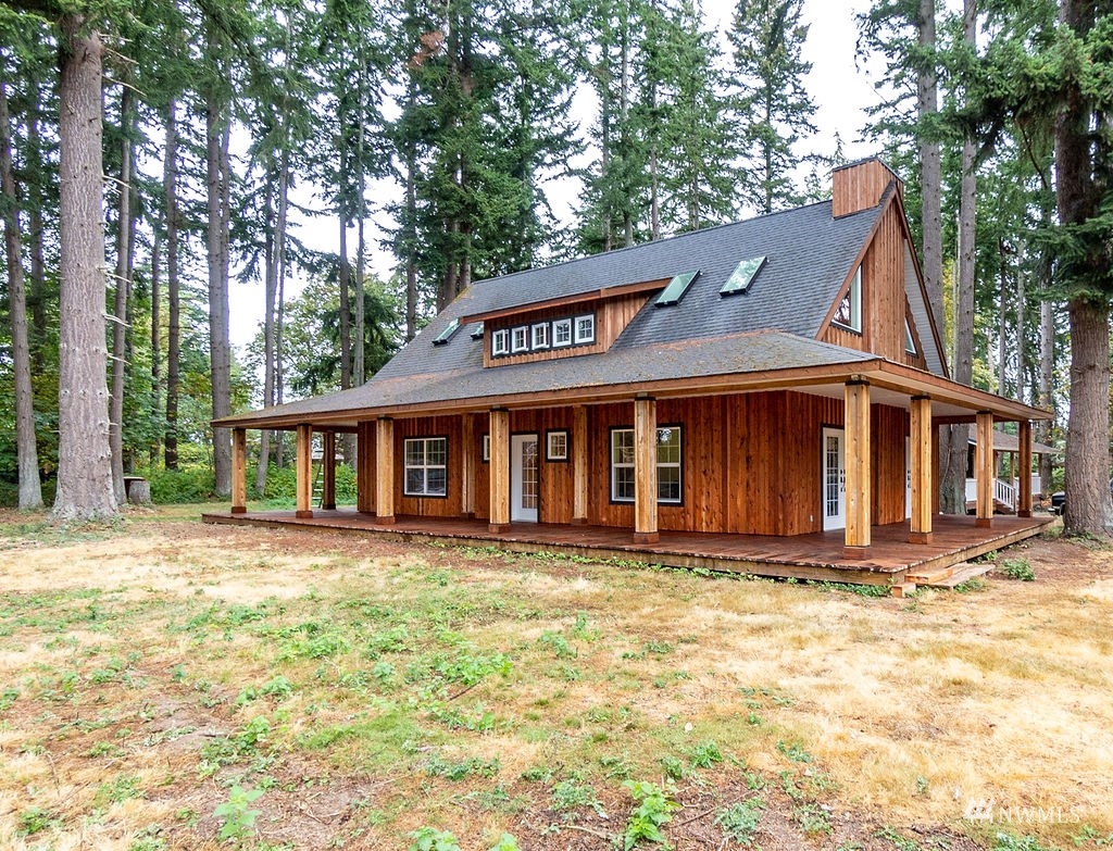33 G Mukilteo Way Hat Island, WA 98201 - Photo 1 of 1 a front view of a house with a yard