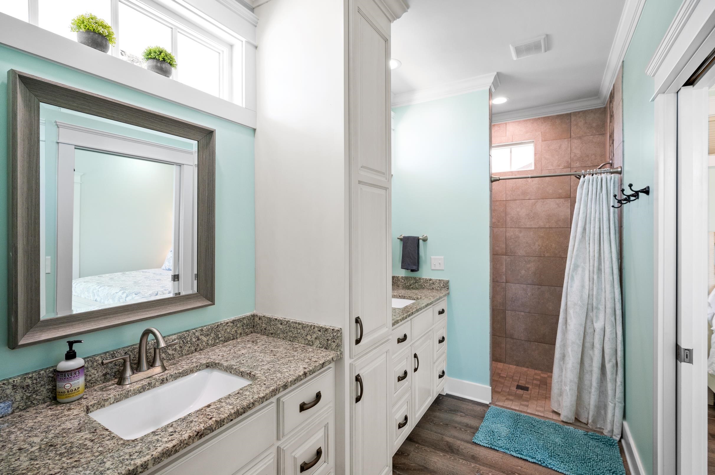 11881 Gateway Drive Elberta, AL 36530 - Photo 15 of 43 Tile Shower