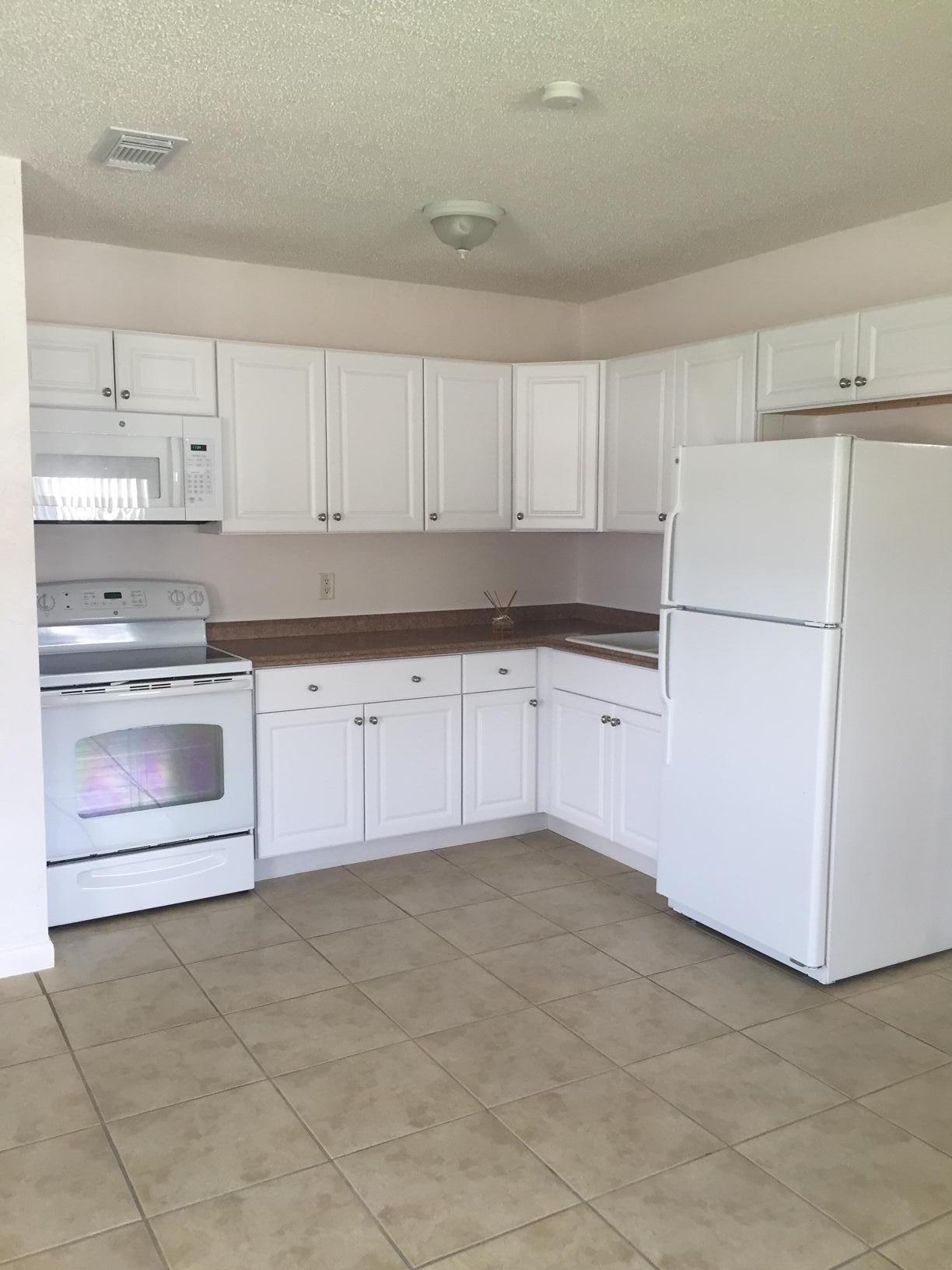 1161 West 24th Street Riviera Beach, FL 33404 - Photo 6 of 10 Kitchen