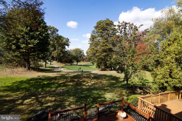 a view of a entrance door of the house