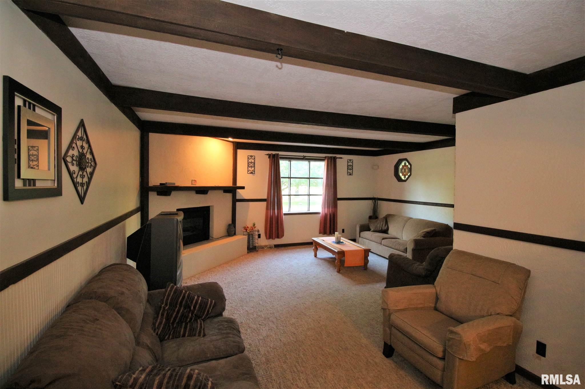4998 KOA Road Rochester, IL 62563 - Photo 6 of 43