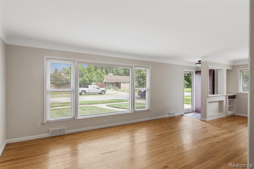 14009 Garfield Redford, MI 48239 - Photo 12 of 23
