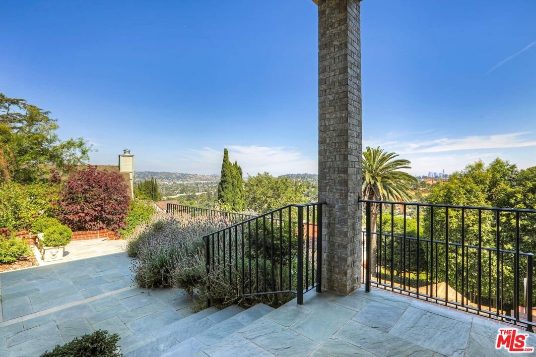 3671 Lowry Road Los Angeles, CA 90027 - Photo 4 of 46 Gallery Image 4