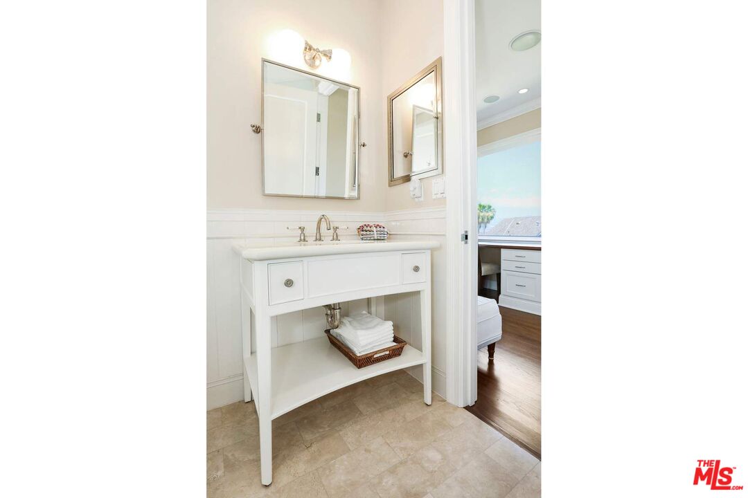 3671 Lowry Road Los Angeles, CA 90027 - Photo 38 of 46 Gallery Image 38