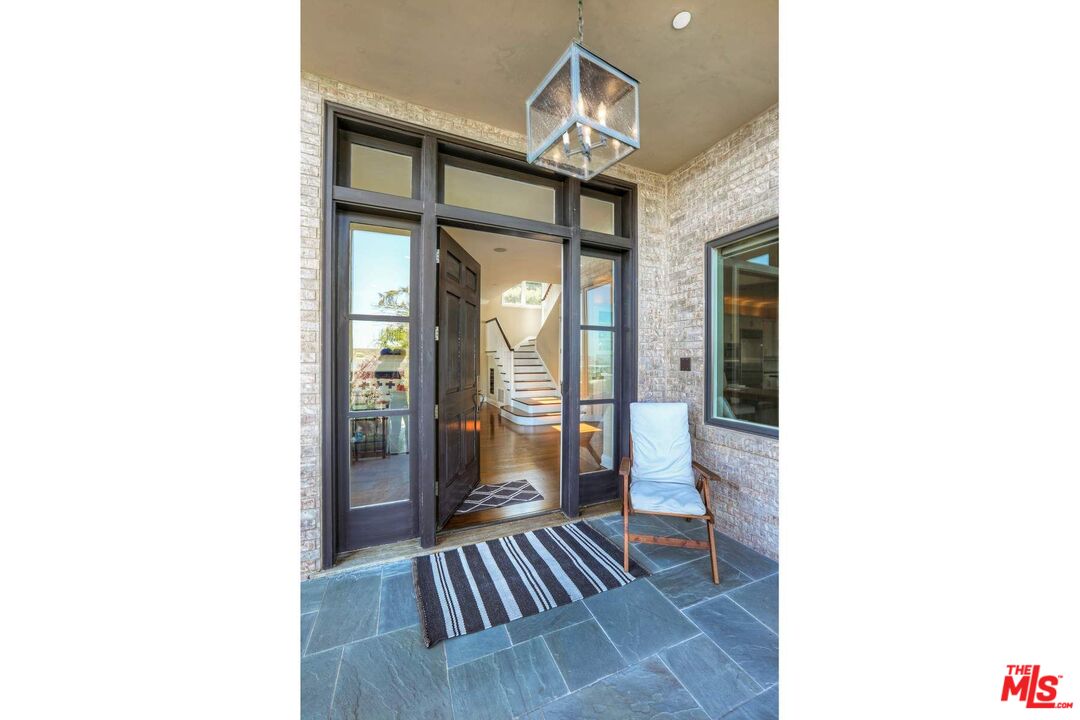 3671 Lowry Road Los Angeles, CA 90027 - Photo 5 of 46 Gallery Image 5