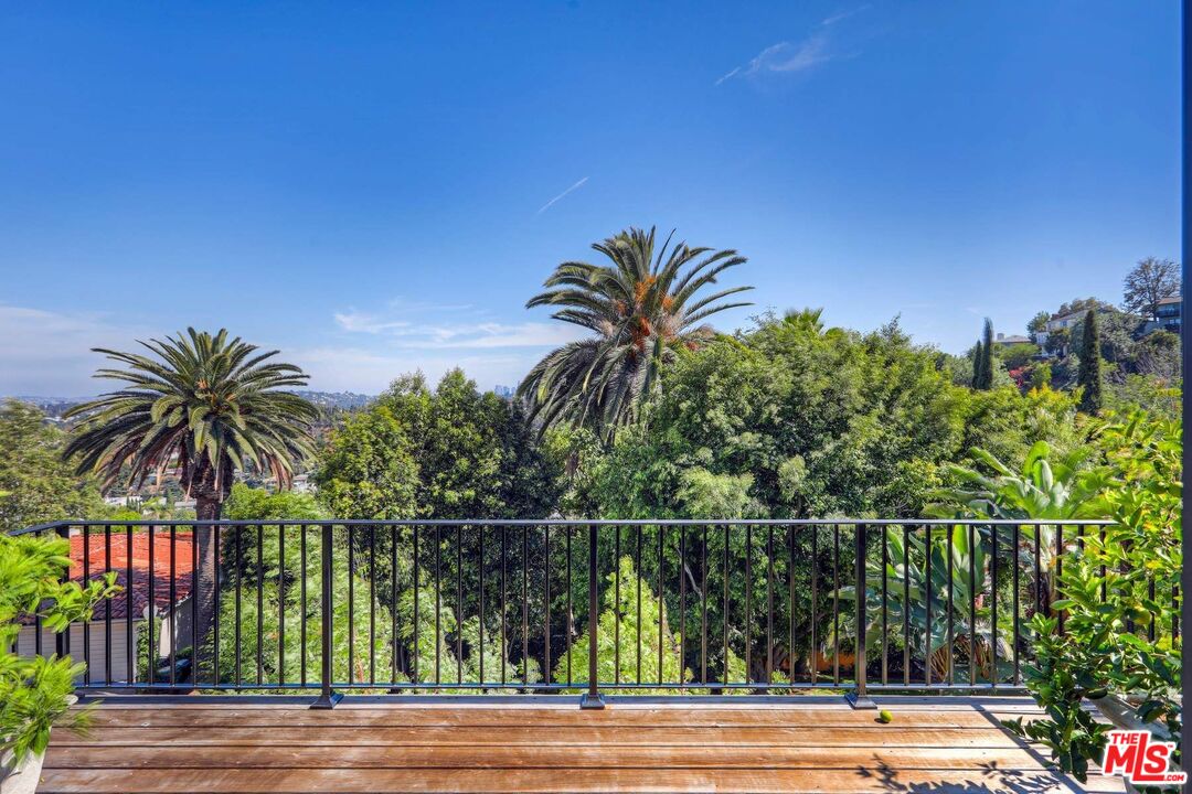 3671 Lowry Road Los Angeles, CA 90027 - Photo 9 of 46 Gallery Image 9