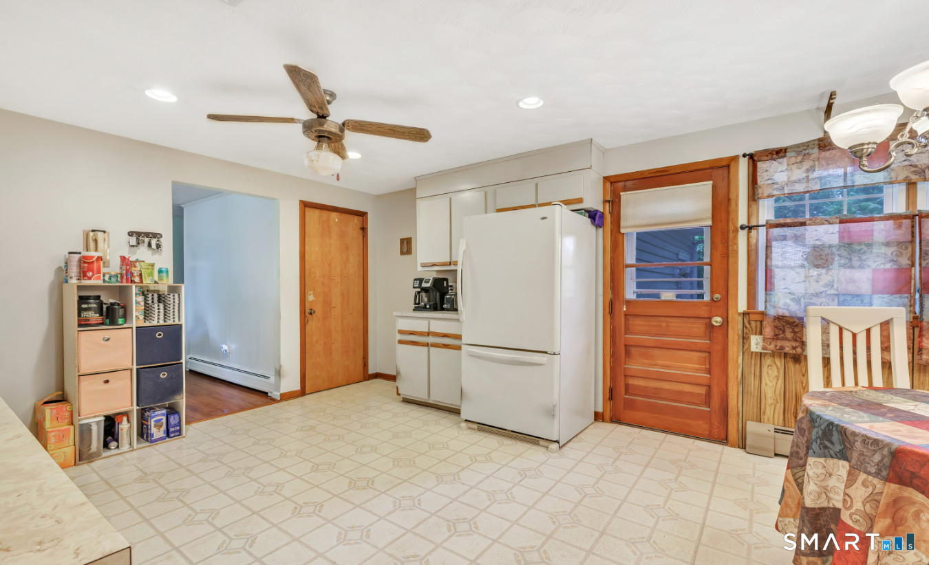 82 Crown Street Trumbull, CT 06611 - Photo 10 of 21
