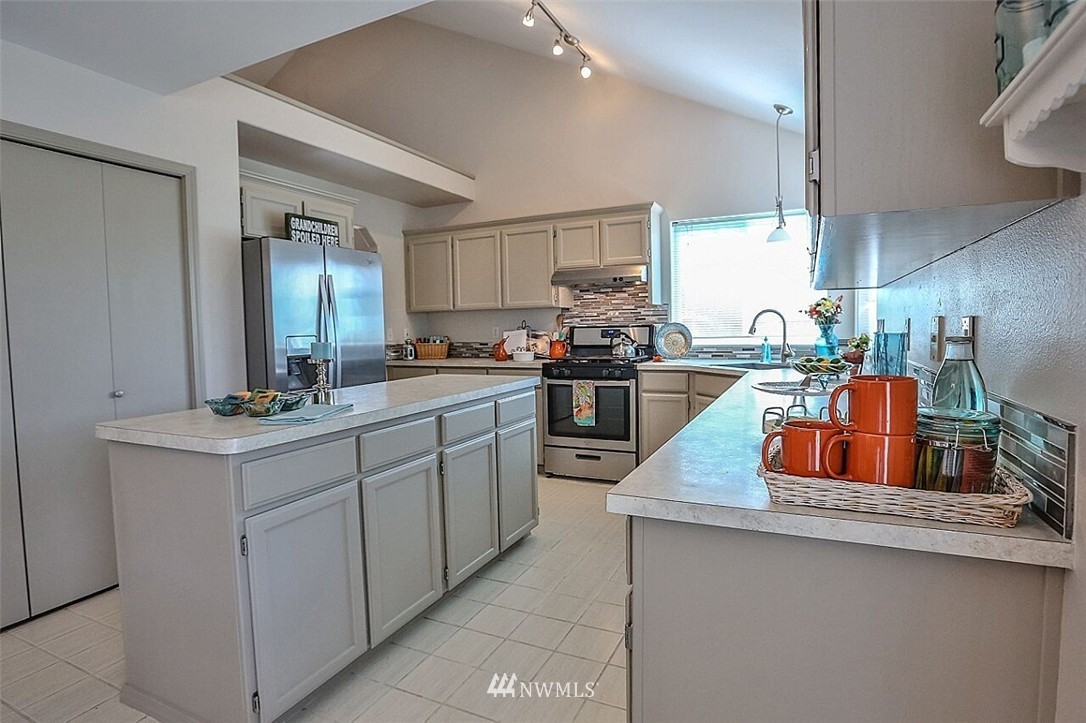 5698 Clover Valley Road Southeast Port Orchard, WA 98367 - Photo 6 of 25 Gallery Image 6