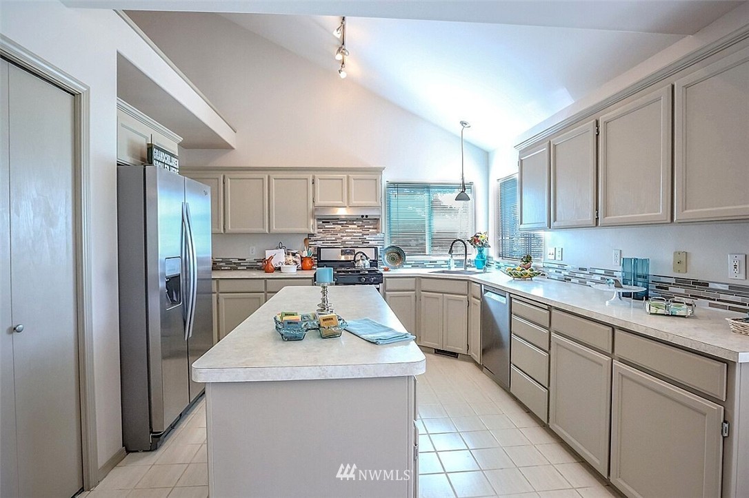 5698 Clover Valley Road Southeast Port Orchard, WA 98367 - Photo 7 of 25 Gallery Image 7