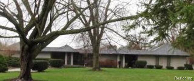 5427 Calkins Road Flint, MI 48532 - Photo 1 of 7 7145450479 front view.jpg