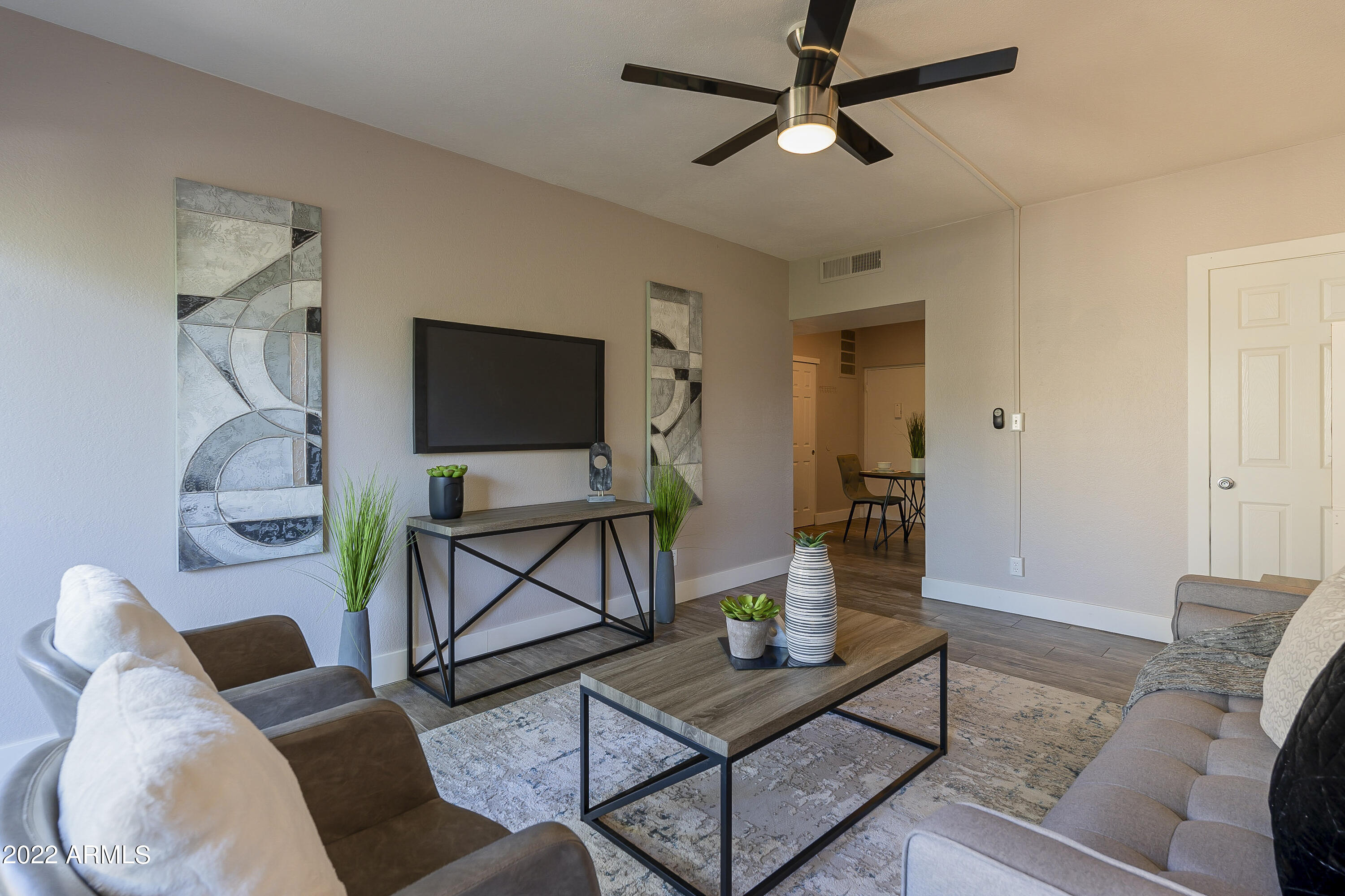 349 East Thomas Road, Unit E305 Phoenix, AZ 85012 - Photo 8 of 33 Thomas-HD-12