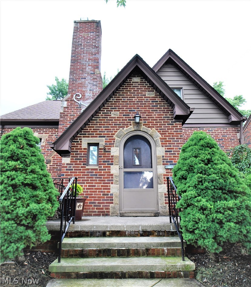 6902 Ackley Road Parma, OH 44129 - Photo 2 of 28