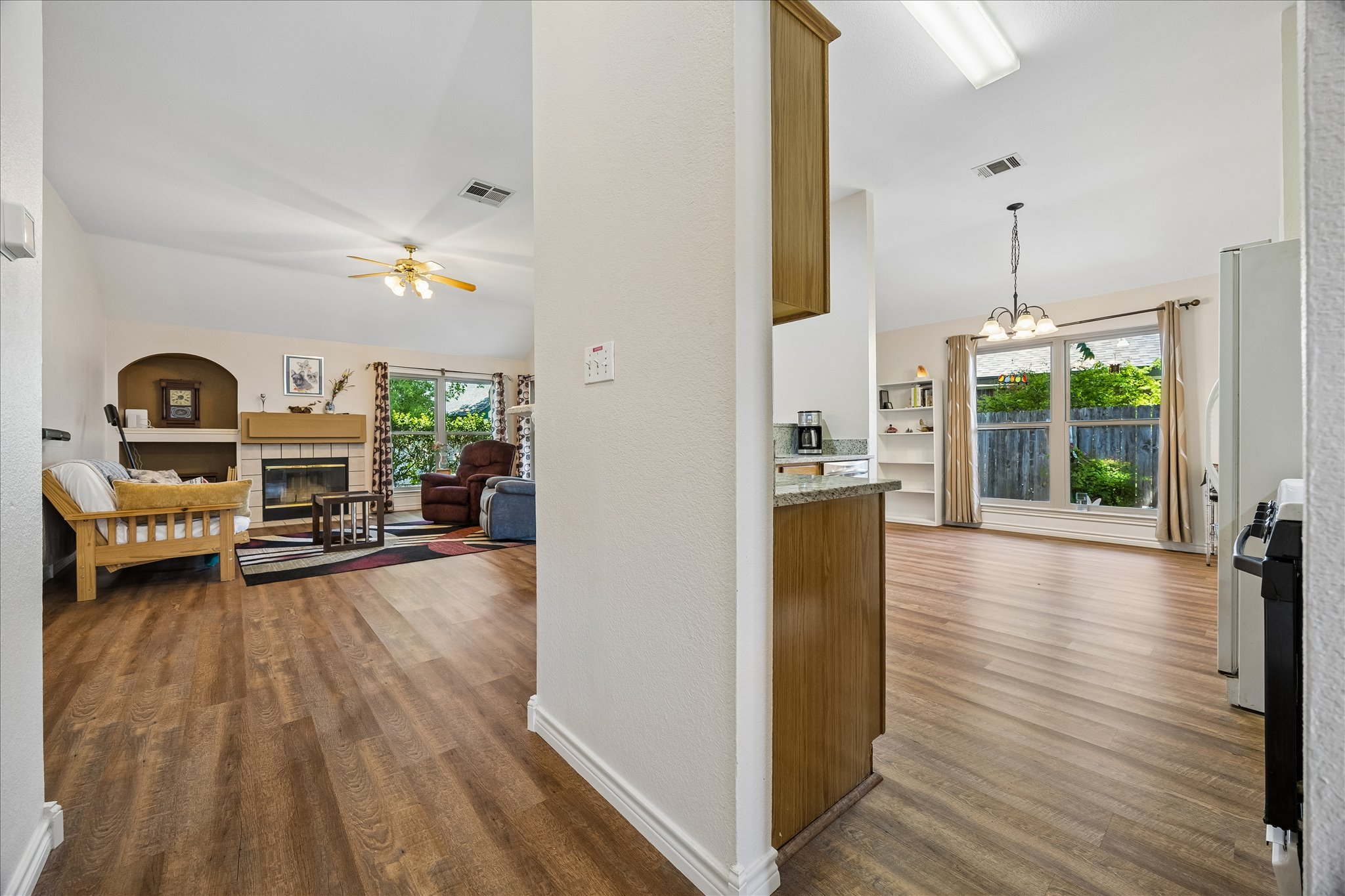 111 Finch Lane Georgetown, TX 78626 - Photo 5 of 31