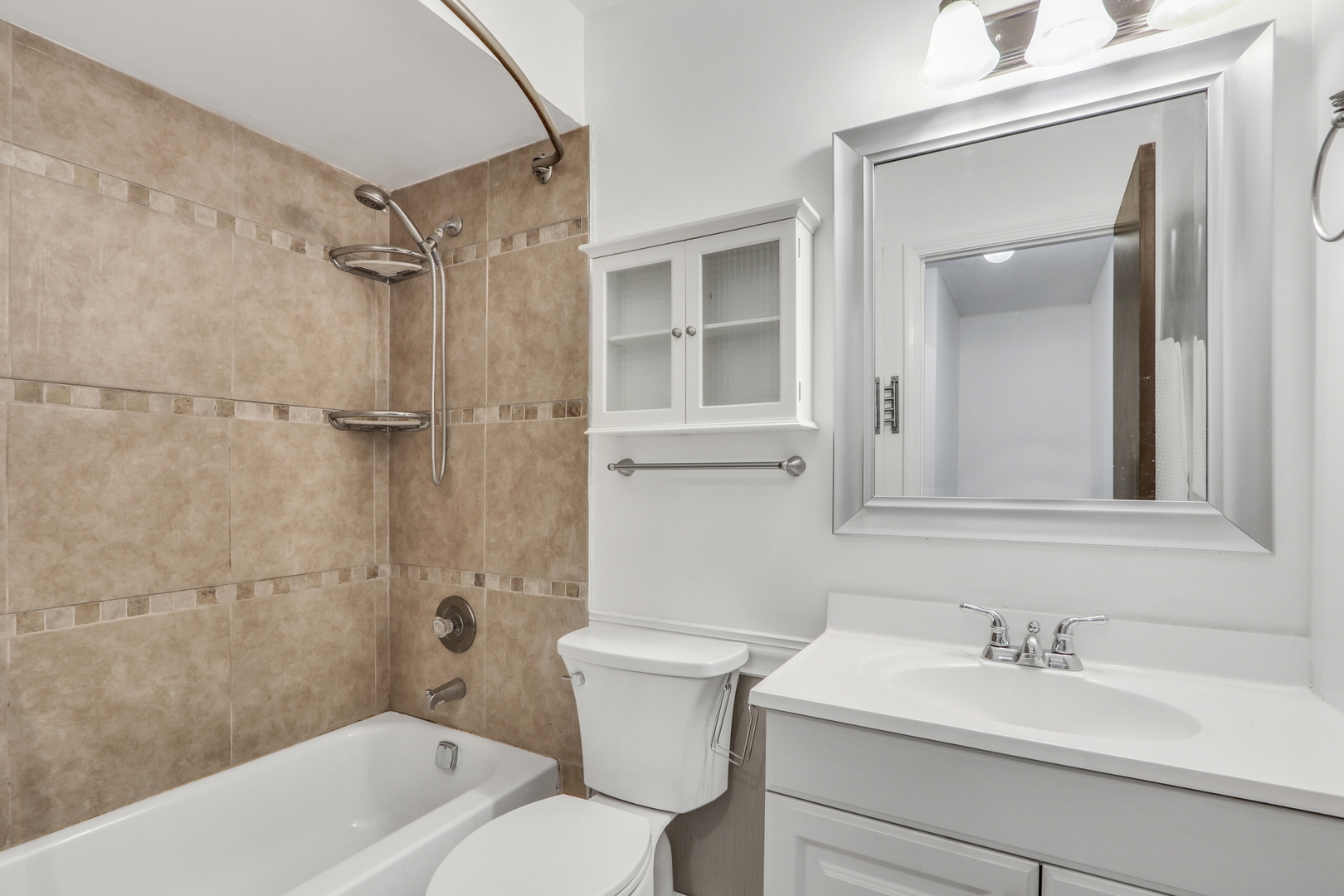 1038 Inverrary Lane Deerfield, IL 60015 - Photo 13 of 19 a bathroom with a sink a toilet and a bathtub