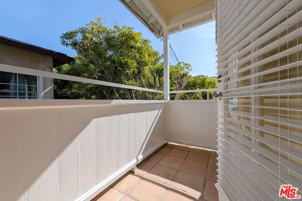$4,390 | 601 9th Street, Unit D, Santa Monica, CA 90402