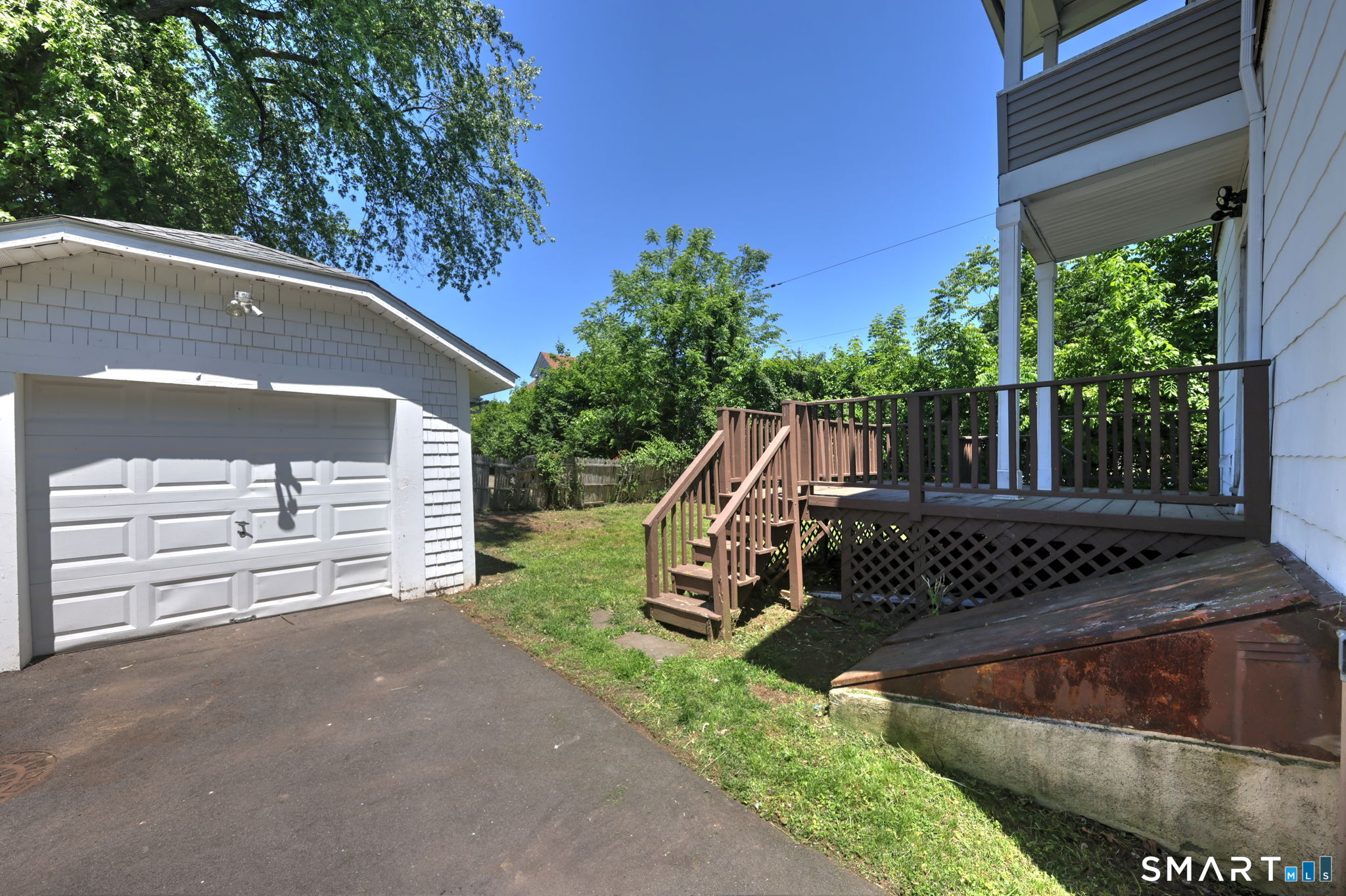 31 Winthrop Street Meriden, CT 06451 - Photo 3 of 18