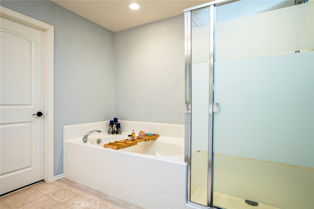 4788 Condor Avenue Fontana, CA 92336 - Photo 30 of 49 a bathroom with a bathtub