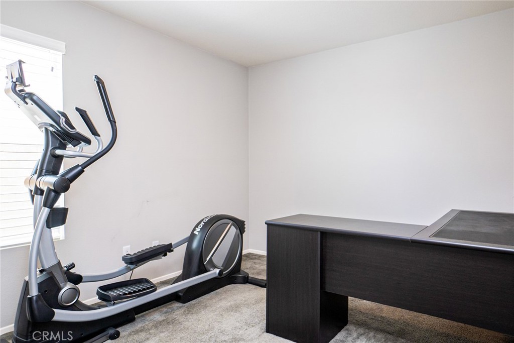 4788 Condor Avenue Fontana, CA 92336 - Photo 35 of 49 a room with gym equipment