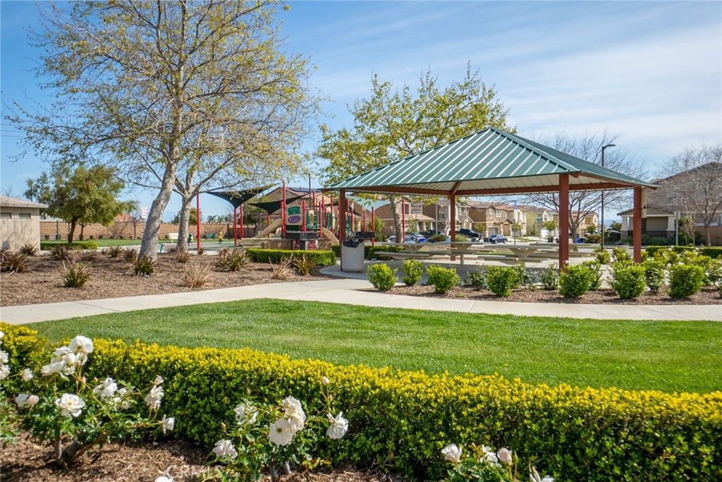 4788 Condor Avenue Fontana, CA 92336 - Photo 44 of 49 a view of a fountain in front of the house