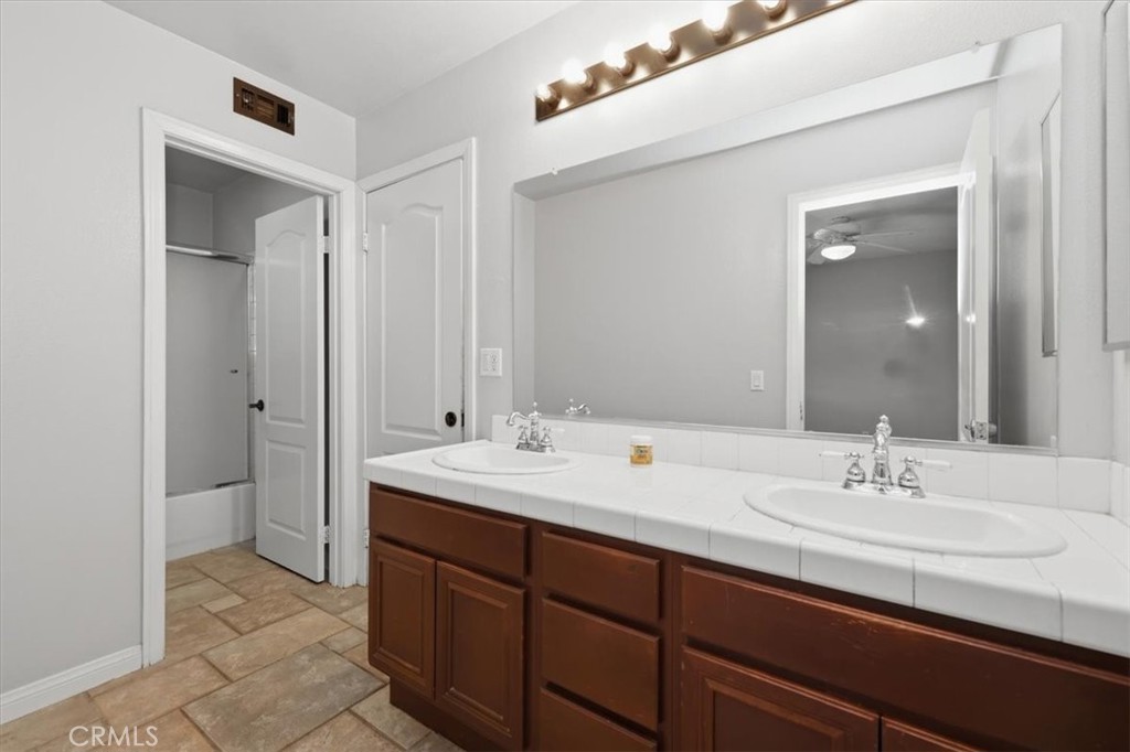 17731 Glen Hollow Way Riverside, CA 92504 - Photo 37 of 66