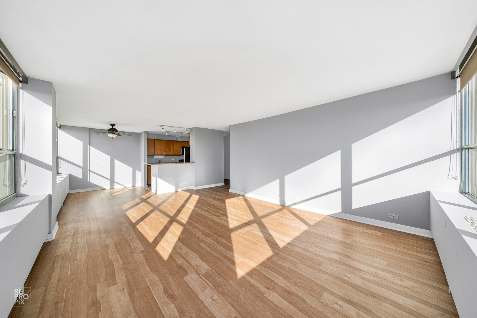 655 West Irving Park Road, Unit 3717 Chicago, IL 60613 - Photo 4 of 22 a view of a living room