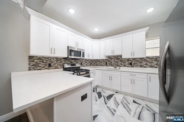 $3,200 | 2033 Edwin Avenue, Unit 1, Fort Lee, NJ 07024