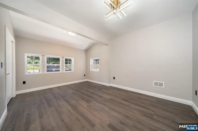 $3,200 | 2033 Edwin Avenue, Unit 1, Fort Lee, NJ 07024